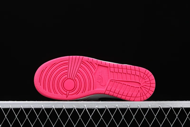 All categories Air Jordan Jordan series basketball shoes Air Jordan 1 Mid Different versions Air Jordan 1 Mid AJ1 Dirty pink suede mid-top toe 852542-801